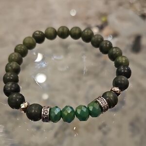 Elegant Jade Green Beaded Bracelet with Silver Accents